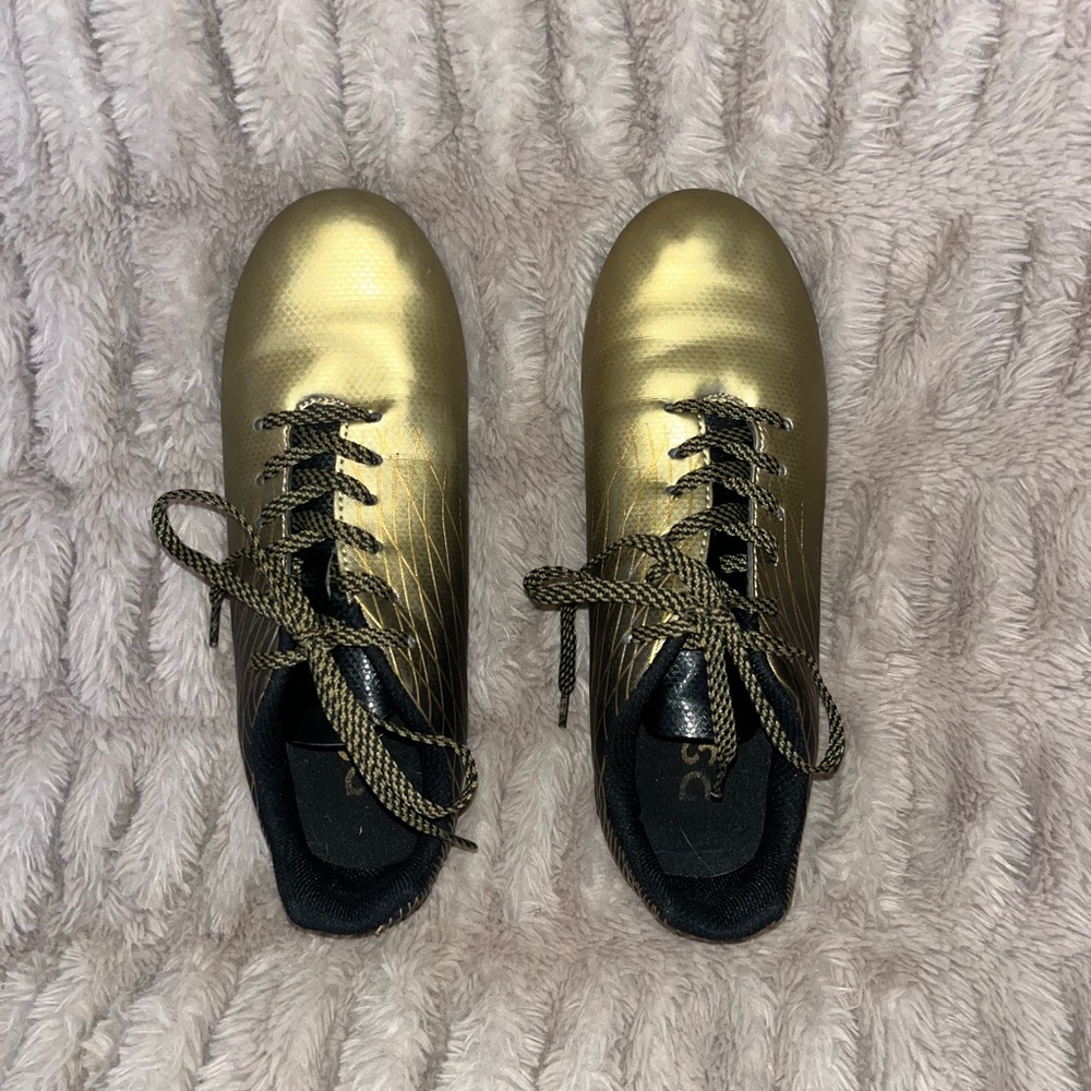 Kids DSG soccer cleats size 4